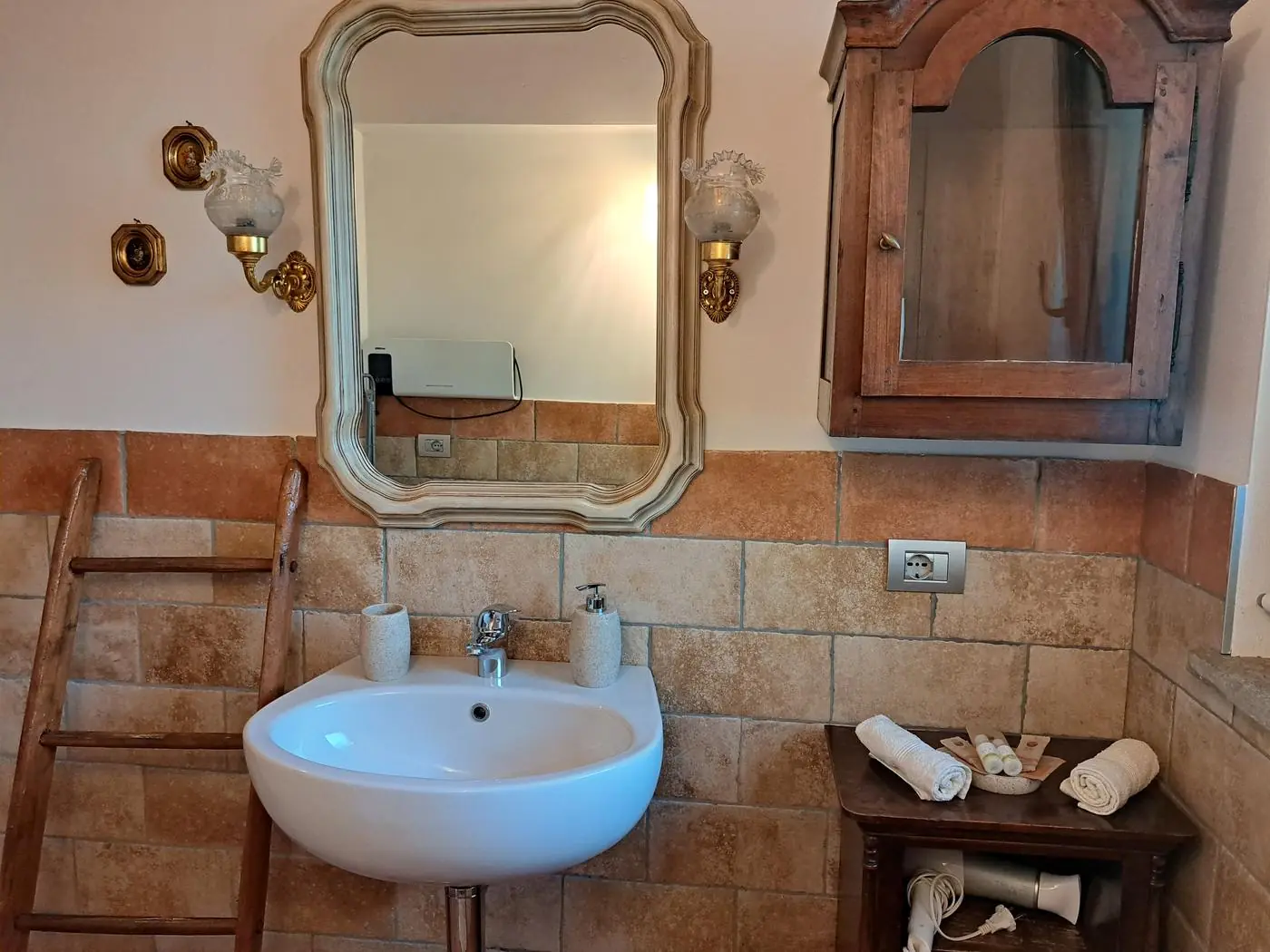 Private bathroom with antique furniture and courtesy set